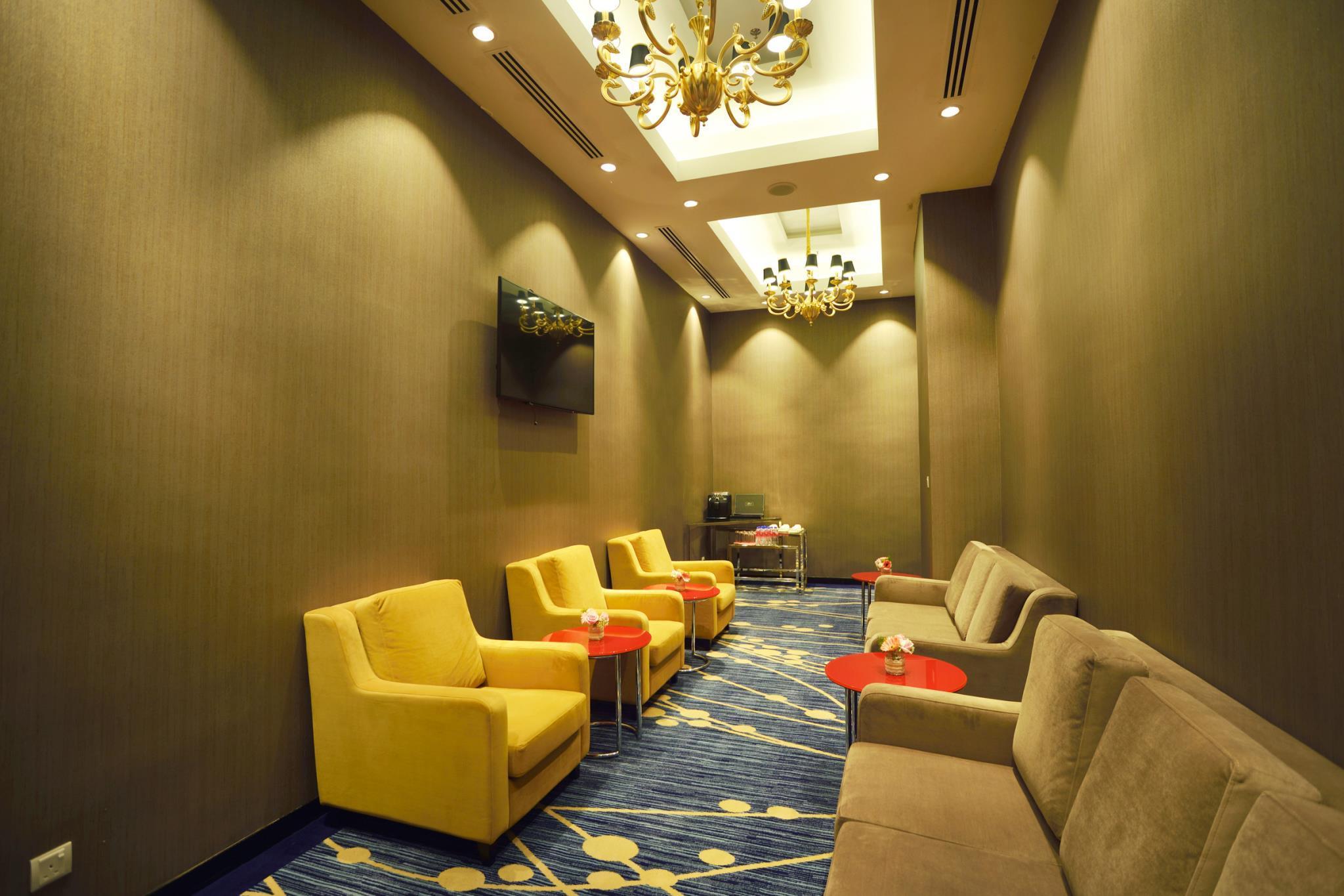 槟城丽昇豪华套房 峇六拜 外观 照片 The lounge at the airport
