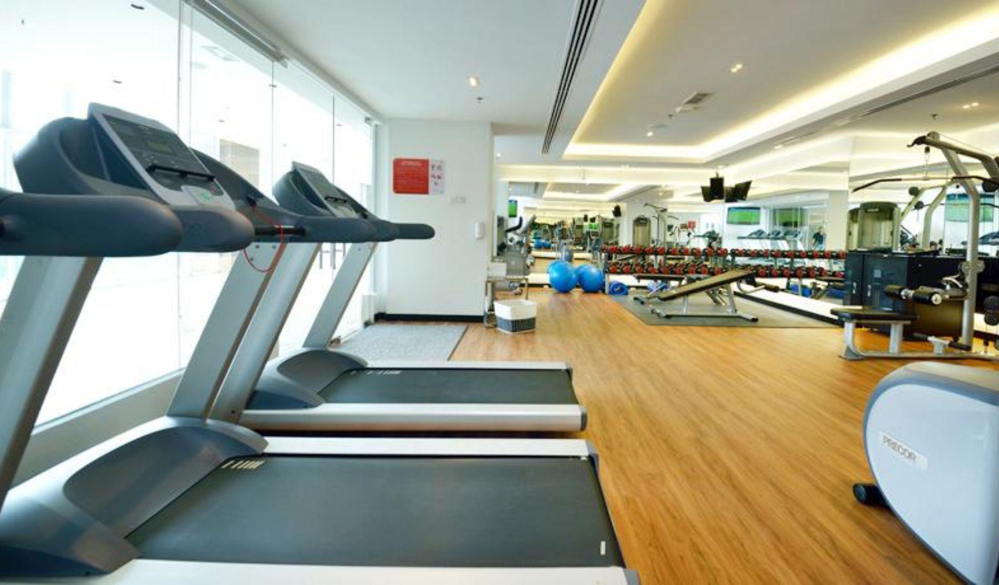槟城丽昇豪华套房 峇六拜 外观 照片 A gym in a hotel