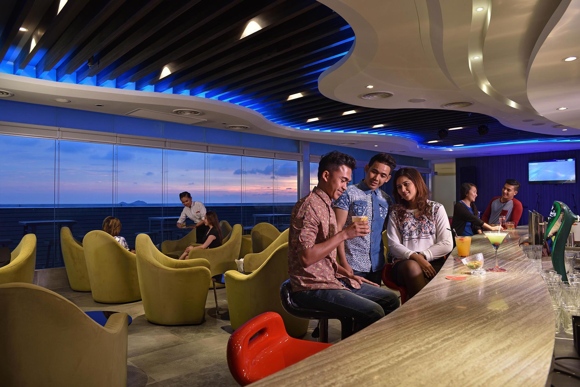 槟城丽昇豪华套房 峇六拜 外观 照片 The Sky Bar