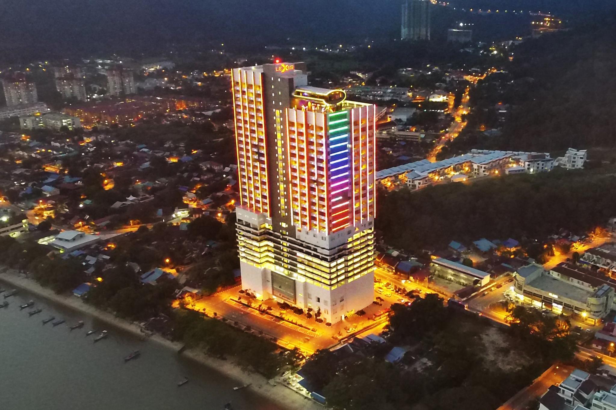 槟城丽昇豪华套房 峇六拜 外观 照片 The hotel at night