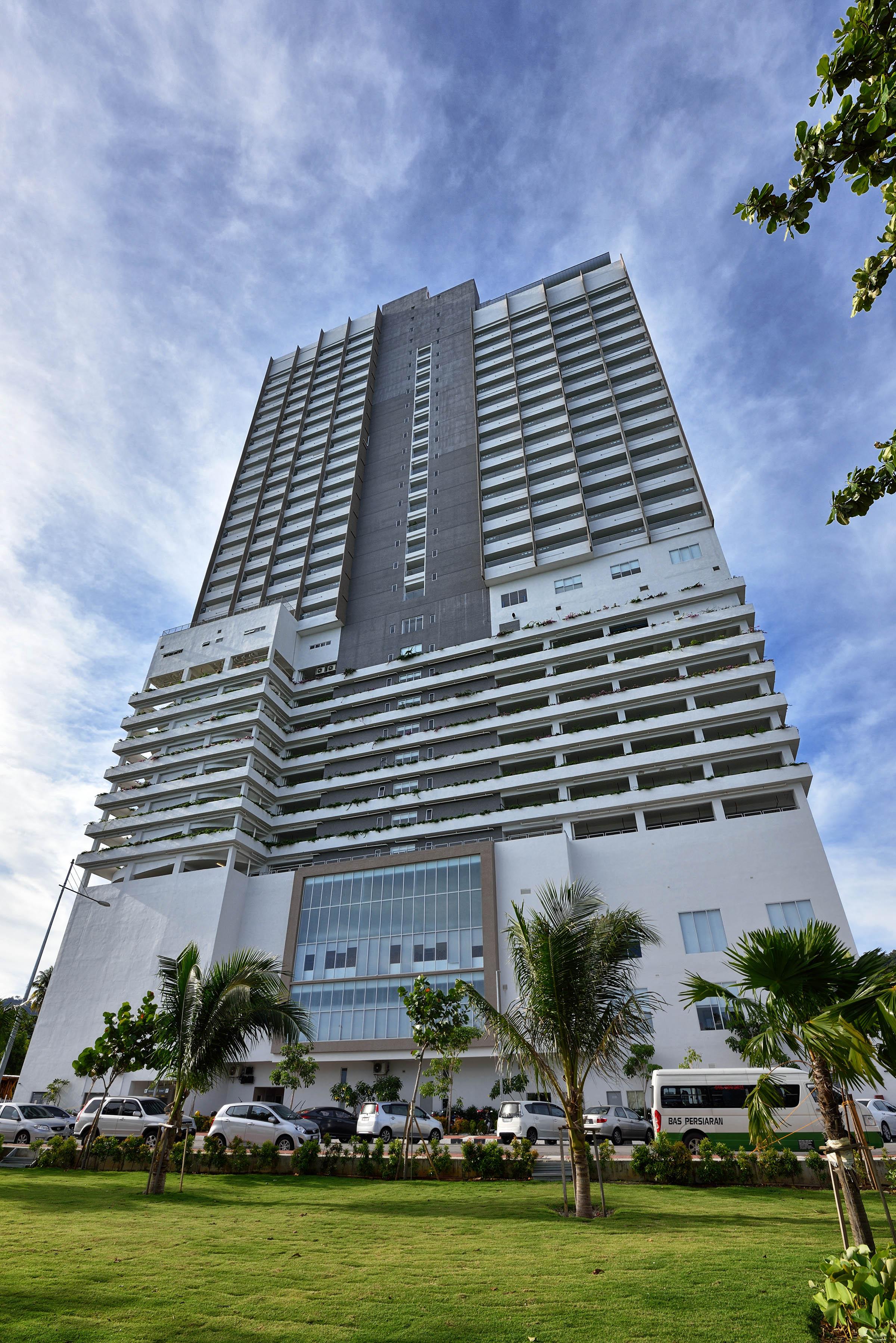 槟城丽昇豪华套房 峇六拜 外观 照片 The building in 2019