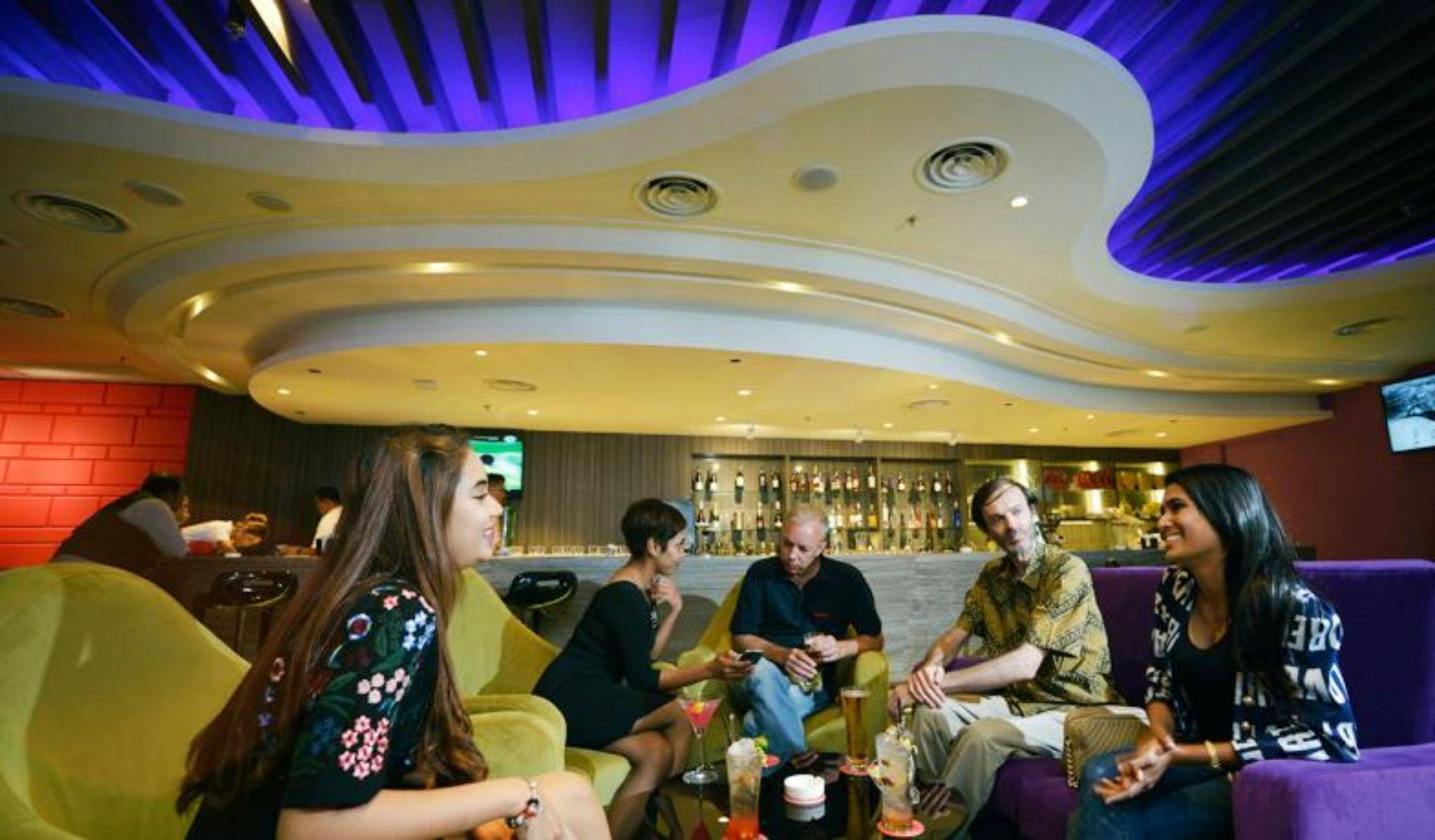 槟城丽昇豪华套房 峇六拜 外观 照片 The bar at the 101 bar