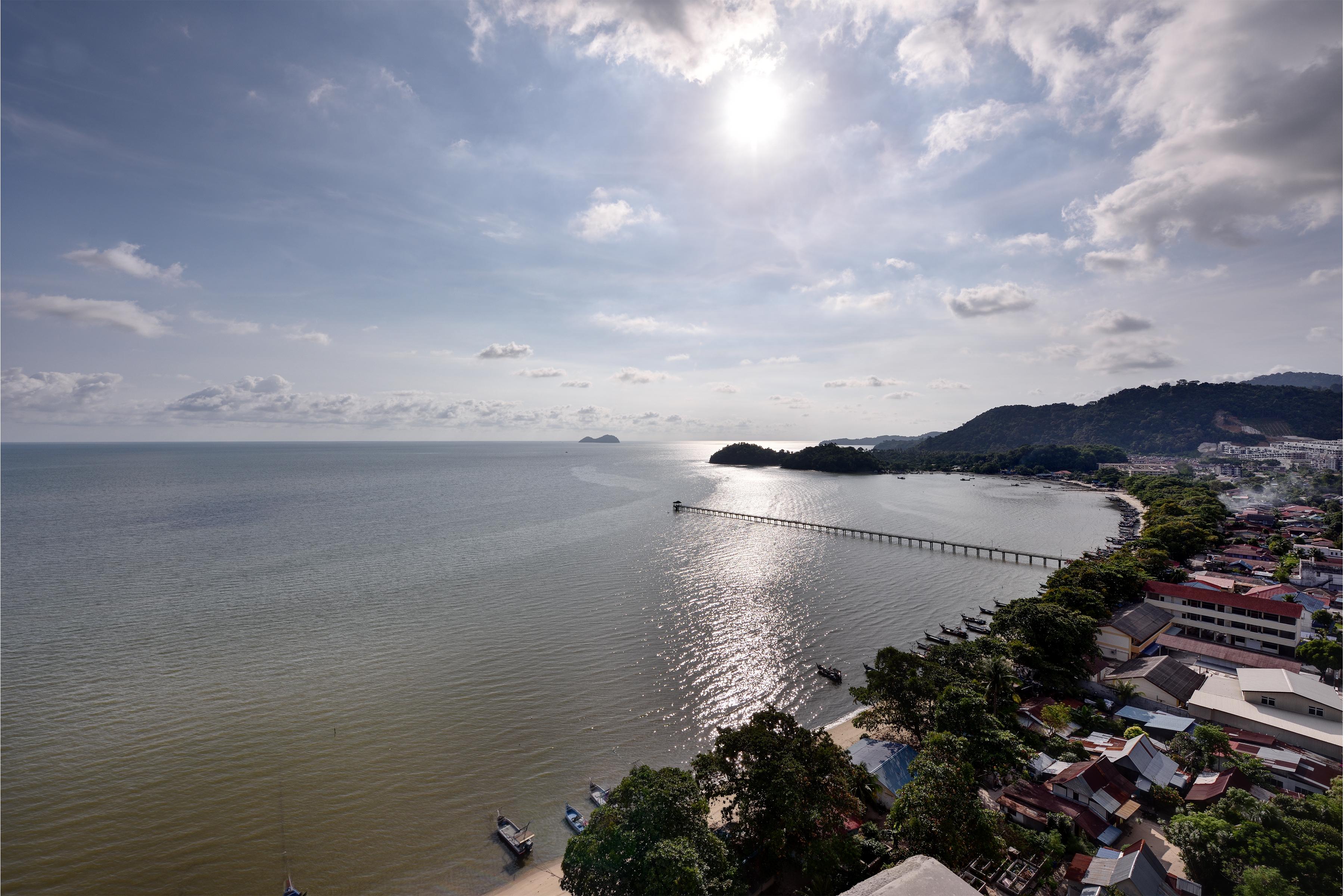 槟城丽昇豪华套房 峇六拜 外观 照片 View of the Gulf of Thailand from Pattaya