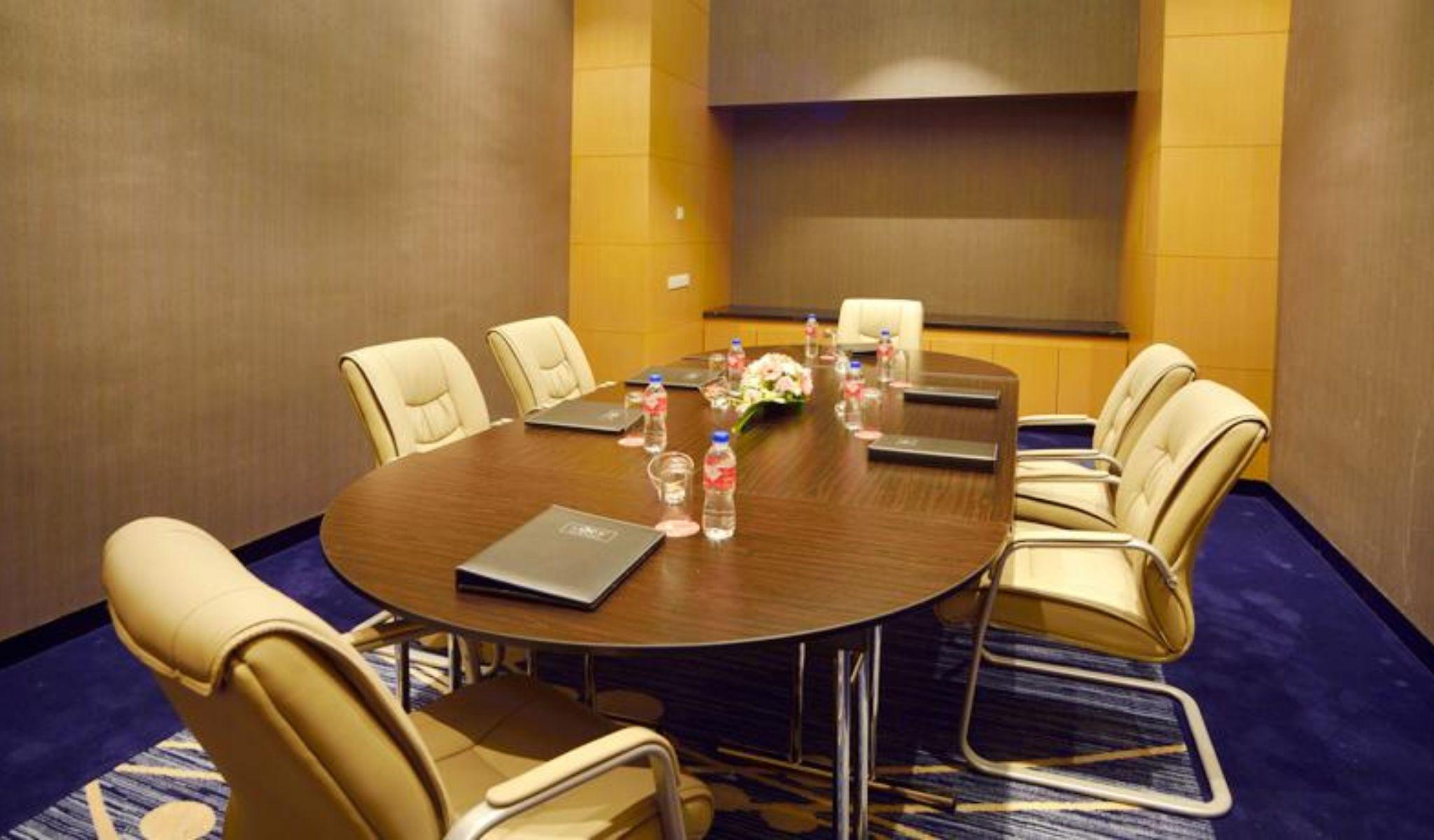 槟城丽昇豪华套房 峇六拜 外观 照片 A meeting room