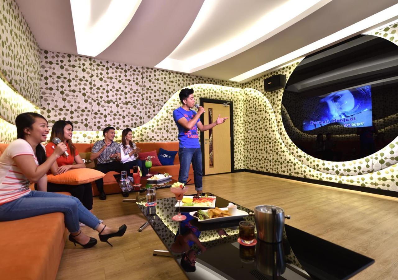 槟城丽昇豪华套房 峇六拜 外观 照片 A karaoke box in Shanghai, China